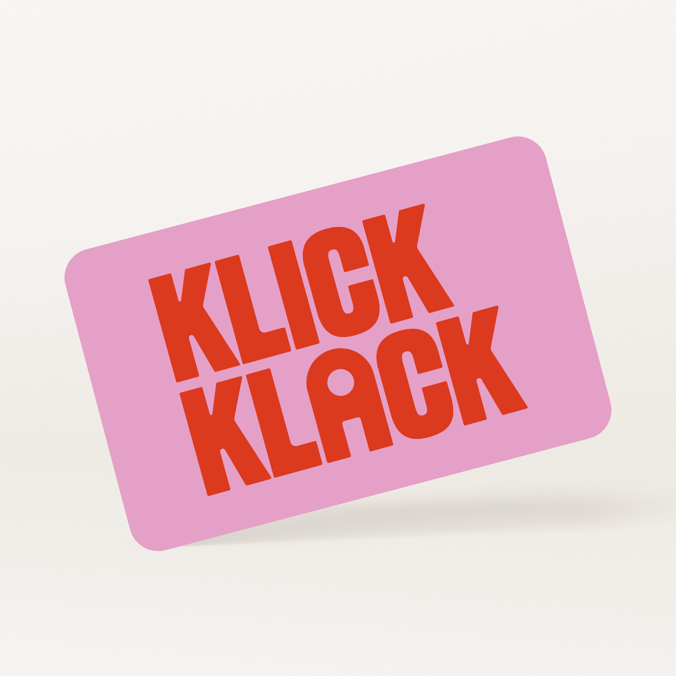 Geschenkgutschein digital von KLICKKLACK: Eine Nahaufnahme eines pinken Gutscheins mit rotem Text, ideal zum Verschenken von Freude mit wählbaren Beträgen von 10 bis 200 Euro, nachhaltig und ästhetisch ansprechend.
