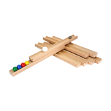 Teambahn aus Holz mit farbigen Kugeln auf den Schienen.