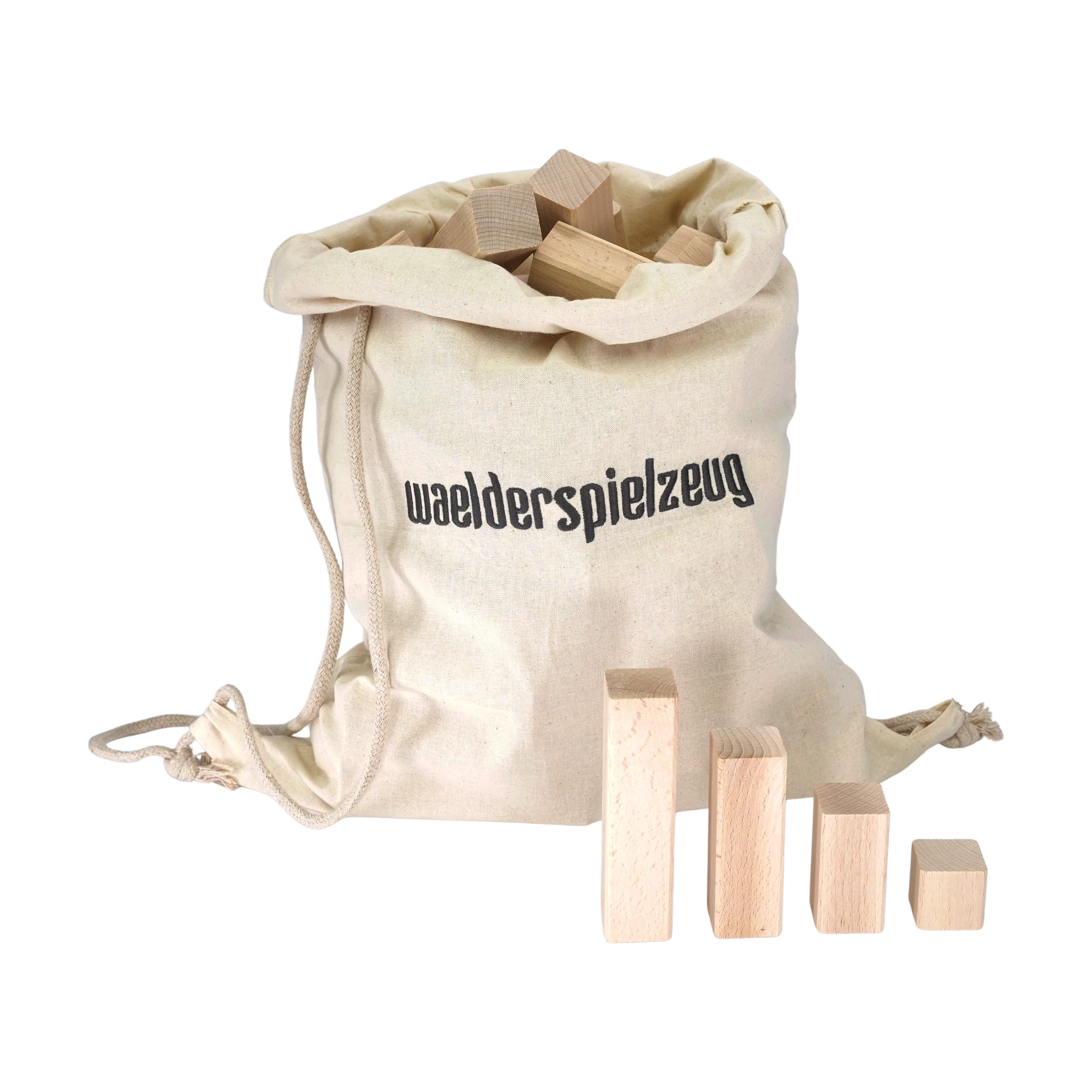 Bausteine aus unbehandeltem Buchenholz, präsentiert in einem naturfarbenen Kordelzugbeutel mit dem Branding „waelderspielzeug“. Vier Holzblöcke stehen davor in absteigender Höhe, ideal für Kinder ab einem Jahr.
