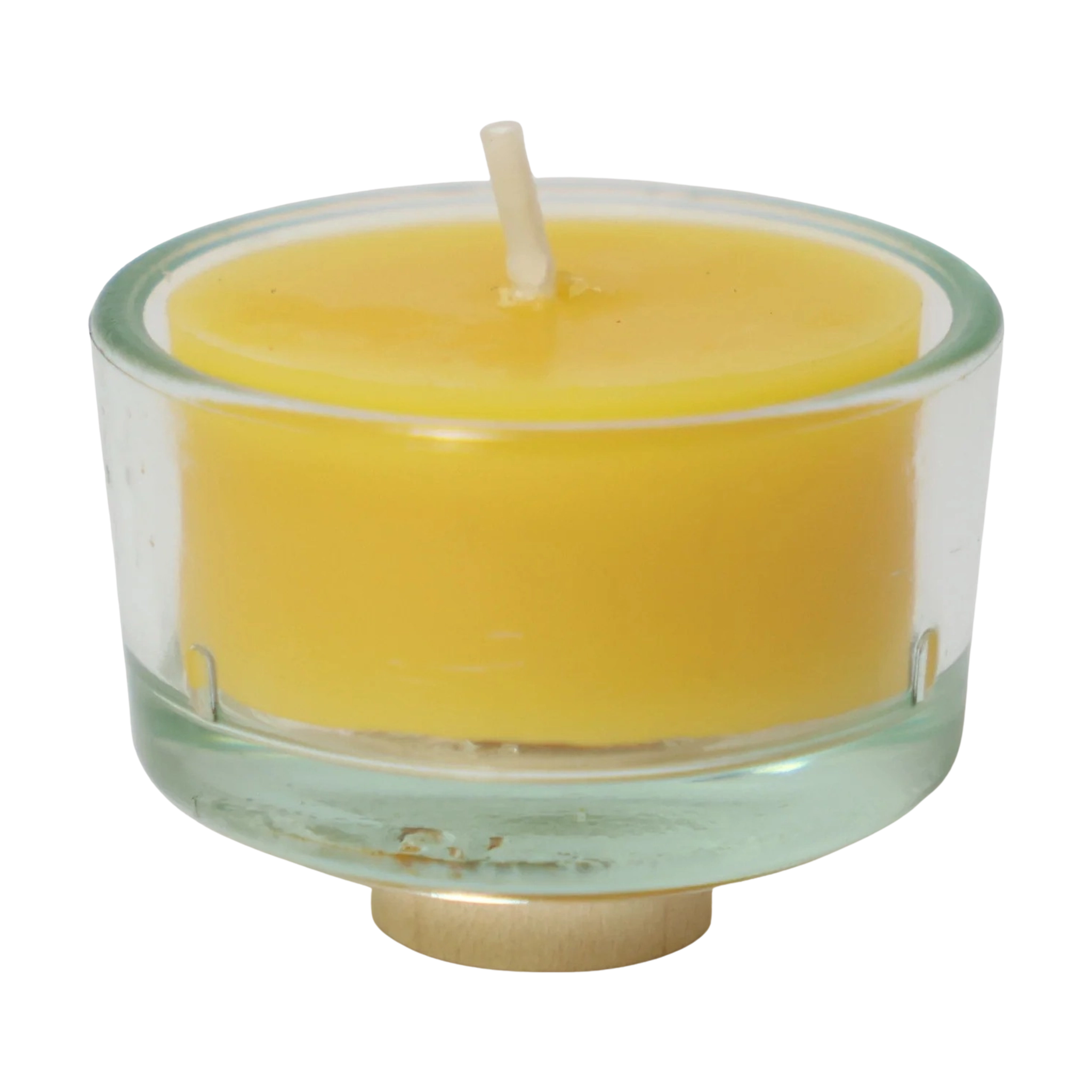 Kleine gelbe Kerze im Steckfigur: Teelichter-Stil, gefertigt in einer deutschen Manufaktur, präsentiert in einem klaren Glasbehälter mit zentralem Docht.