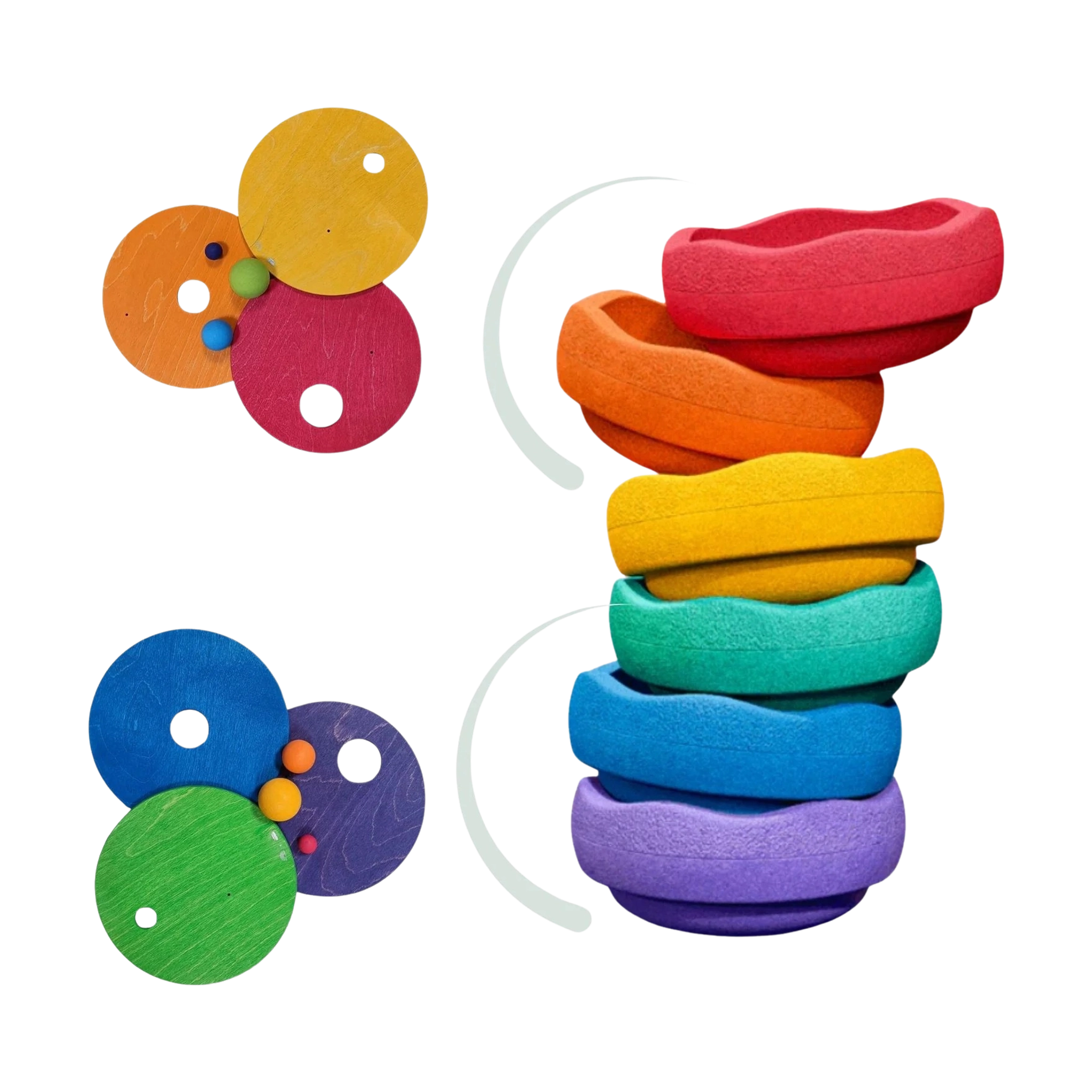 Freies Spiel: Kullerscheiben Warm Classic zeigt zwei Spielsets: links flache Holzkreise mit Perlen, rechts stapelbare, wellige Holzschalen. Ideal für kreatives Spiel, hergestellt von KLICKKLACK.