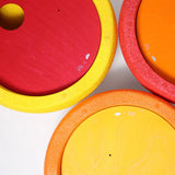 Freies Spiel: Kullerscheiben Warm Classic zeigt drei große Scheiben mit glattem Holzmittelpunkt und dickem Schaumstoffrand, ideal als modulare Spielkomponenten oder Balance-Spielzeug für Kinder, aus nachhaltiger Produktion bei KLICKKLACK.