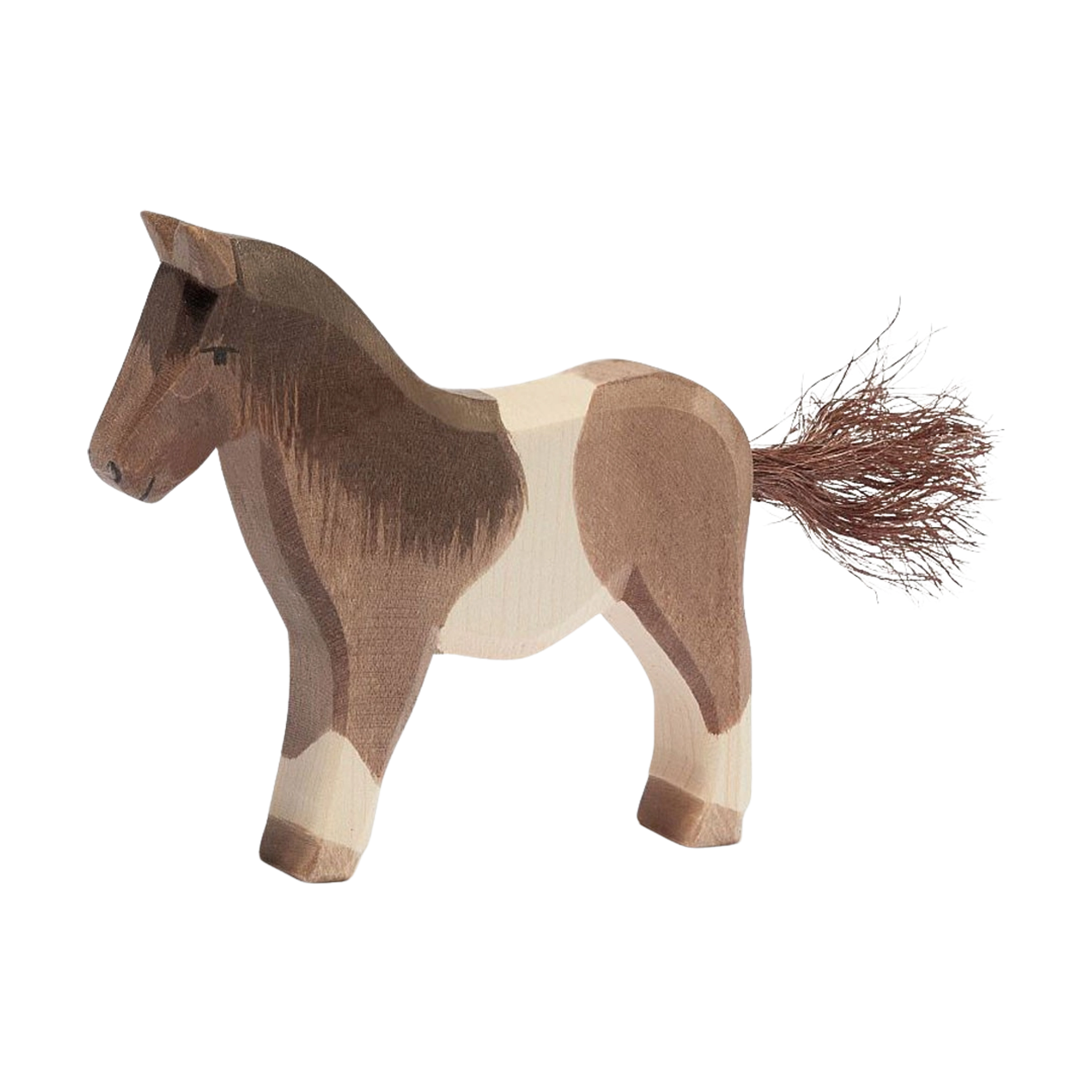 Holztier: Pony aus massivem Ahornholz, sorgfältig von Hand bemalt. Ideal für kreatives Rollenspiel der Kinder, dieses Holzpferd von Ostheimer fördert Fantasie und Nachhaltigkeit, gefertigt in Deutschland.