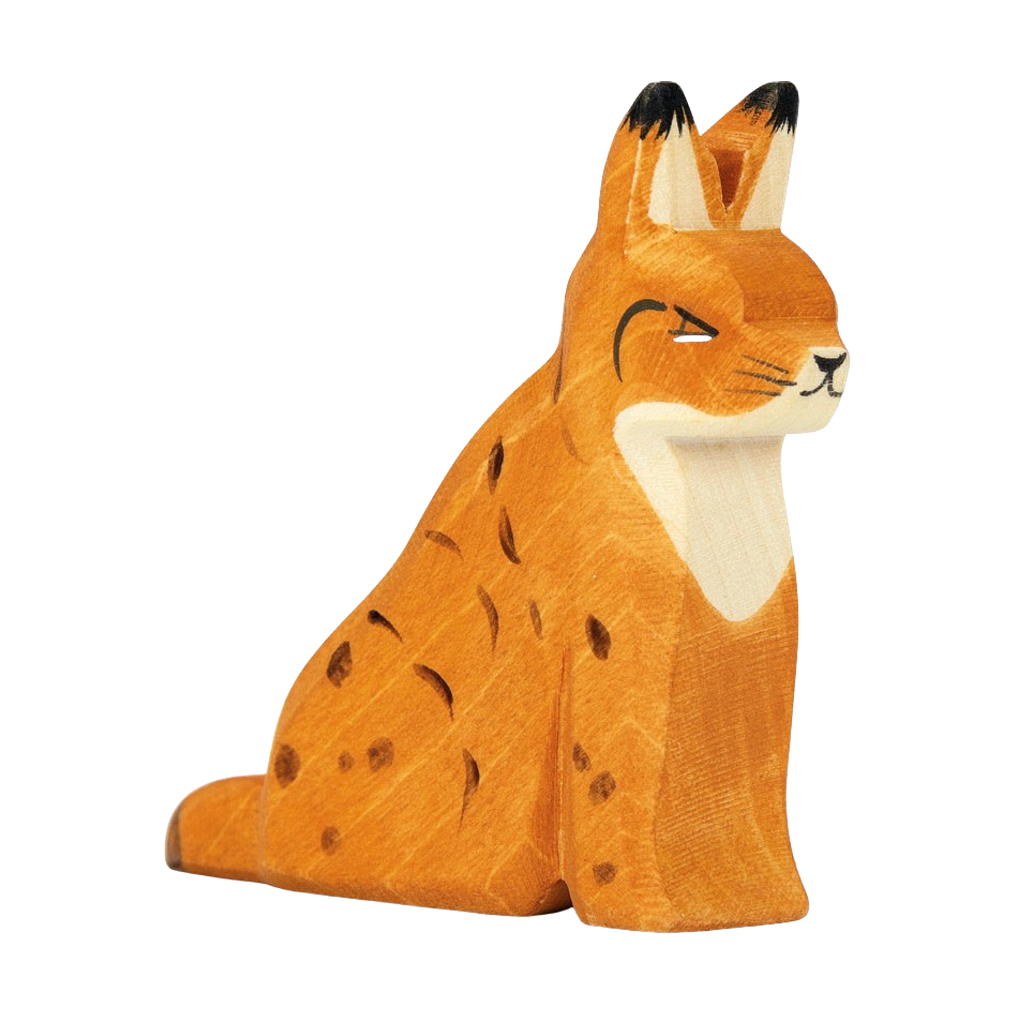 Holztier: Luchs sitzend, eine handbemalte Holzfigur aus massivem Ahorn, ideal für kreatives Kinderrollenspiel. Diese stilvolle Figur von Ostheimer verkörpert nachhaltige Ästhetik und Design, hergestellt in Deutschland.