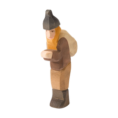 Holzfigur Knecht Ruprecht mit dunklem Mantel und Sack