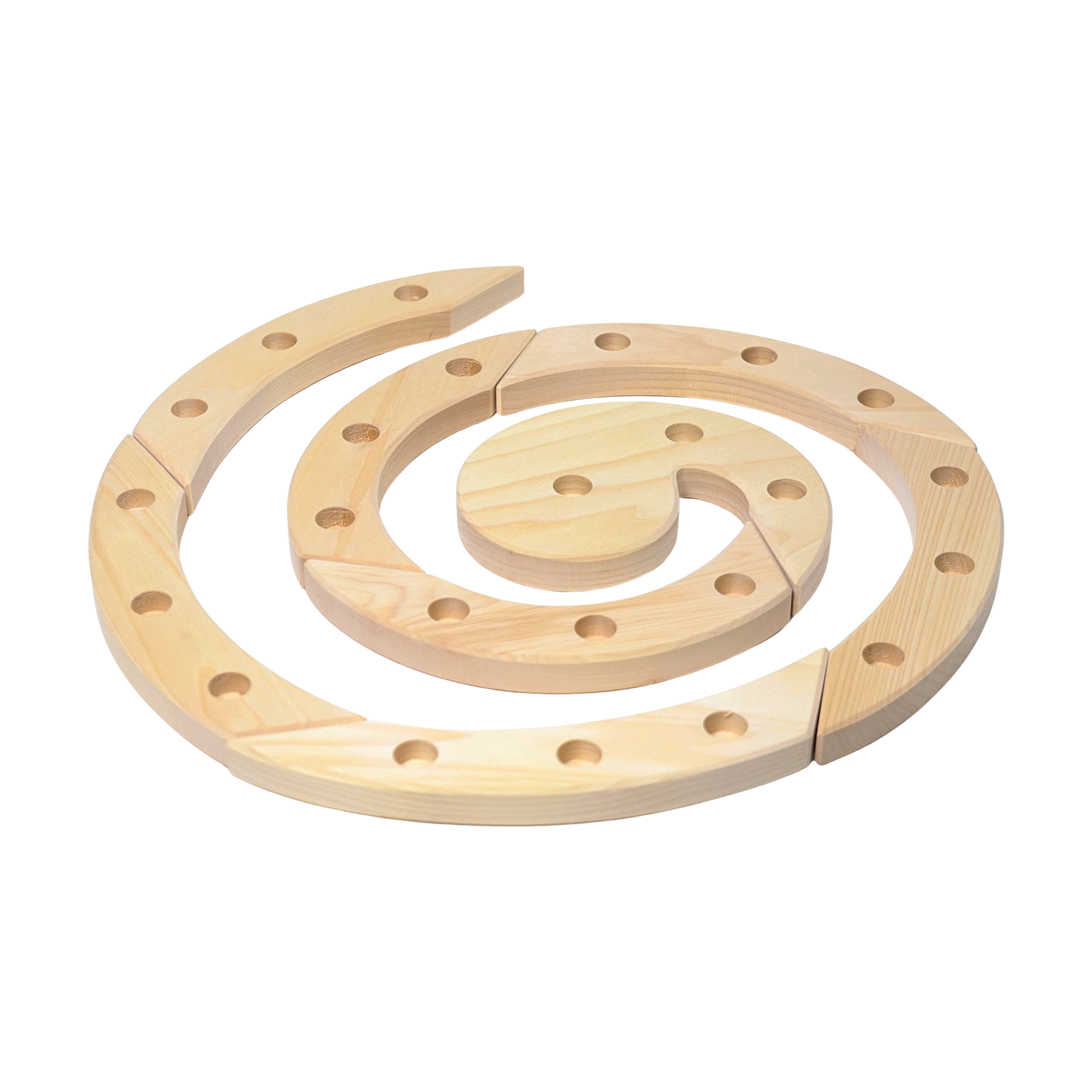 Freies Spiel: Festtagsspirale natur zeigt acht helle, gebogene Holzelemente mit runden Löchern, die zu einer Spirale zusammengefügt sind. Ideal für Kerzen und Stecker, handgefertigt in Deutschland.