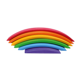 Freies Spiel: Regenbogenbrücke aus farblich lasiertem Erlenholz, bestehend aus sechs kunstvoll geschwungenen Bögen, ideal für kreatives, freies Spielen. Hergestellt in einer deutschen Manufaktur.