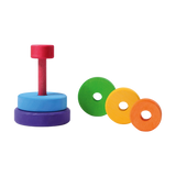 Stapelspiel: Kleiner Scheibenturm aus lasiertem Lindenholz, zeigt detailreiche Nahaufnahmen von bunten Scheiben und Steckhalterung, ideal zum Stecken und Stapeln, verkörpert nachhaltige, ästhetische Handwerkskunst, hergestellt in Deutschland.