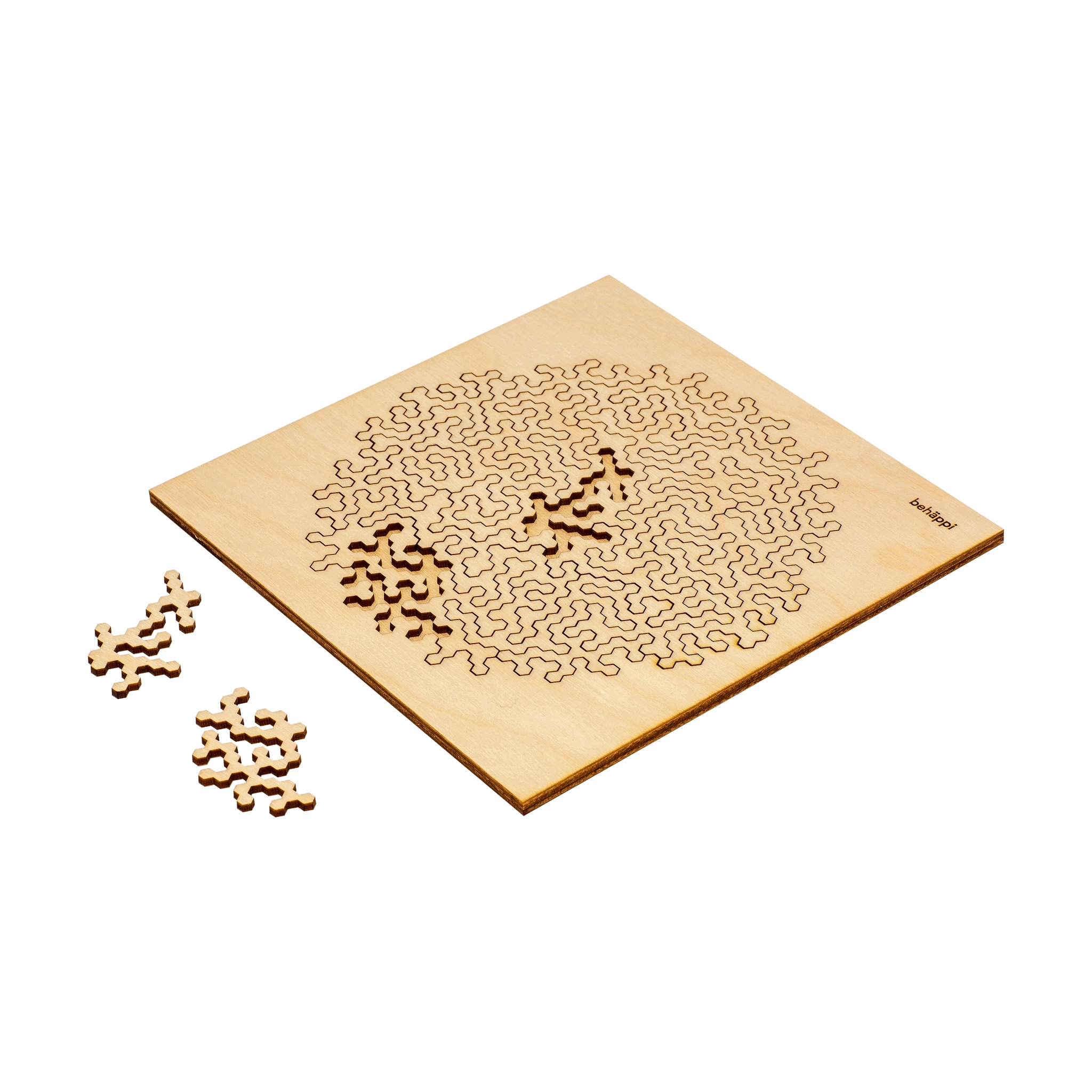 Holzpuzzle: Behäppi Hatchel (mittel) zeigt eine runde, aus Birkensperrholz gefertigte Puzzleplatte mit 29 einzigartigen, amöbenförmigen Teilen, teilweise entfernt; ideal für Puzzle-Enthusiasten, gefertigt in Estland.