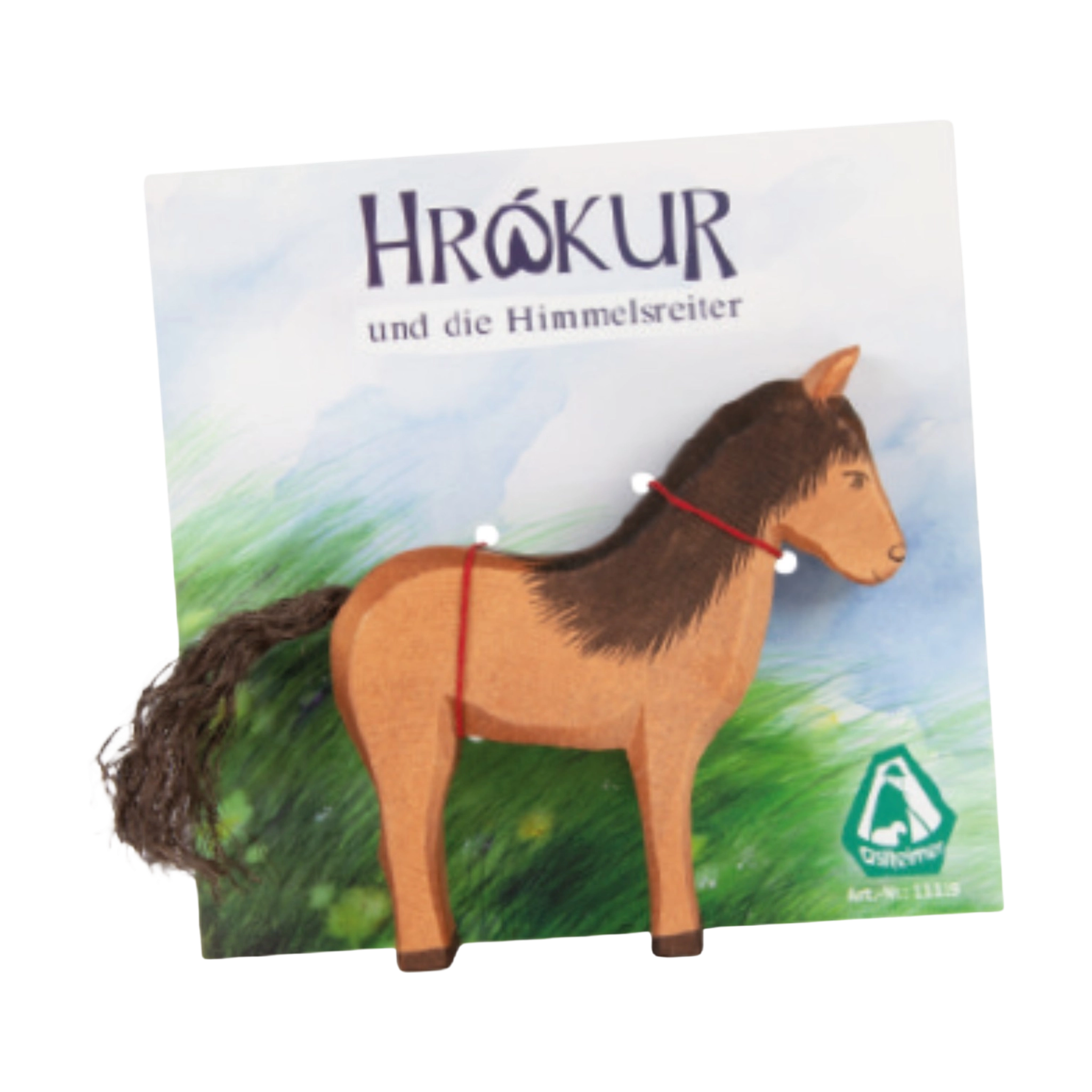 Holztier: Islandpferd Hrókur vor einem stilisierten Karton mit dem Titel Hrö́kur und die Himmelsreiter, verziert mit einer roten Zügel und einem Garnschwanz, von Ostheimer, Art.-Nr. 11115.