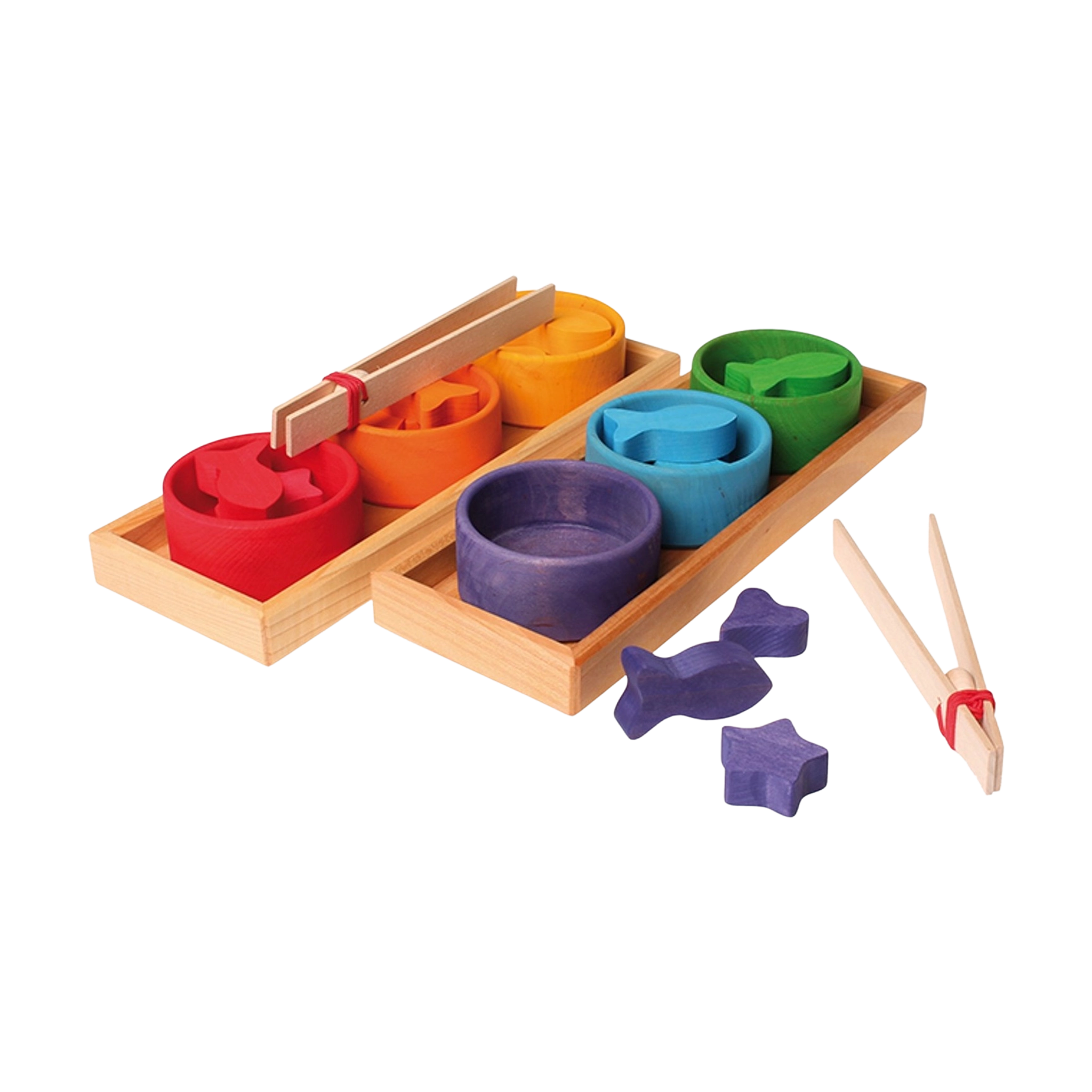 Freies Spiel: Sortierspiel Regenbogenschälchen, ein Montessori-Holzspielzeug mit zwei Tabletts, sechs bunten Schälchen und passenden Formen. Fördert Feinmotorik und Konzentration durch Sortieren und Greifen mit Holzpinzetten.