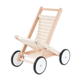 Puppenbuggy natur aus hellem Holz mit gestreifter Canvas-Sitzfläche und weißen Rädern. Inklusive Einkaufsnetz und bodenschonendem Laufgummi, handgefertigt in Polen, ideal für Puppen und Kuscheltiere.