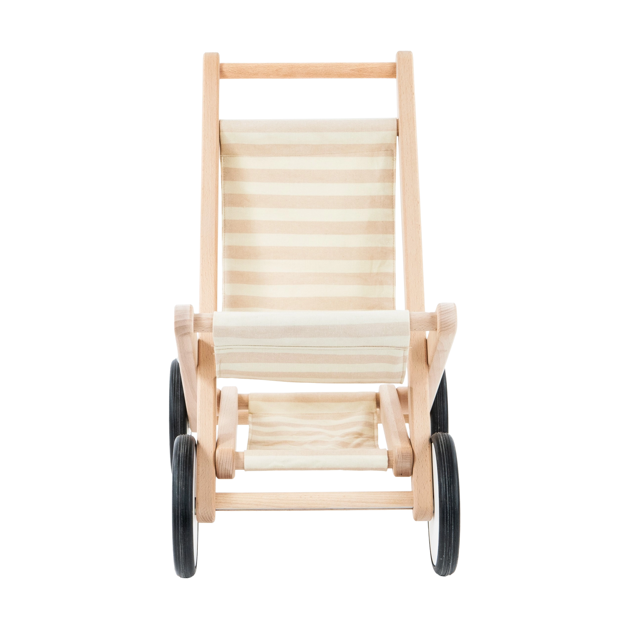 Puppenbuggy natur mit robustem Holzrahmen, beige-gestreiftem Sitz, zwei großen schwarzen Rädern und praktischem Einkaufsnetz; aus nachhaltiger Produktion in Polen, vereint Ästhetik und soziale Fairness.