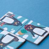 Domino: Penguins and friends - Ein klassisches Dominospiel mit 28 bunten Tiermotiven auf FSC-Papier, recyceltem Karton und Pinguin-Illustrationen, fördert Konzentration und strategisches Denken.