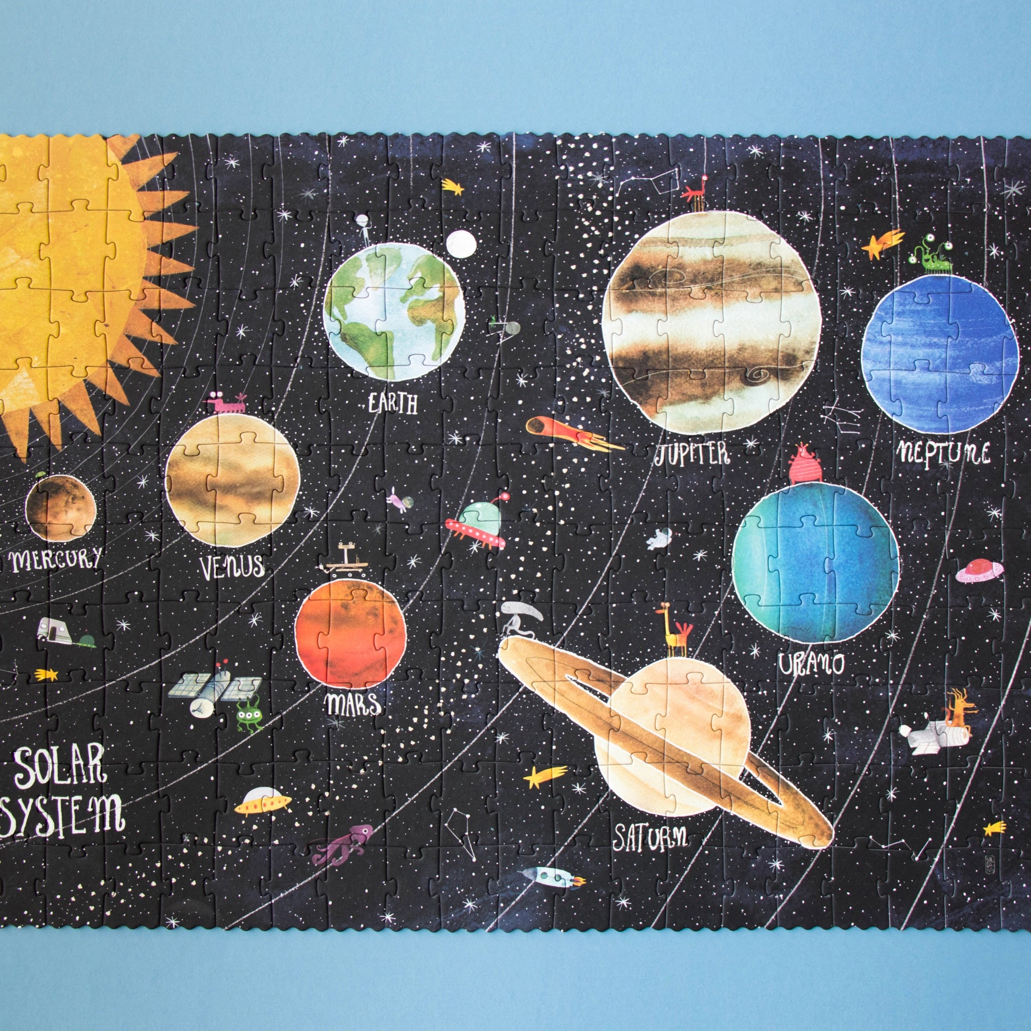 Puzzle: Entdecke die Planeten mit 200 Teilen zeigt ein leuchtendes Sonnensystem, hergestellt aus FSC-Papier und recyceltem Karton, ideal für Kinder ab 6 Jahren, produziert in Spanien.