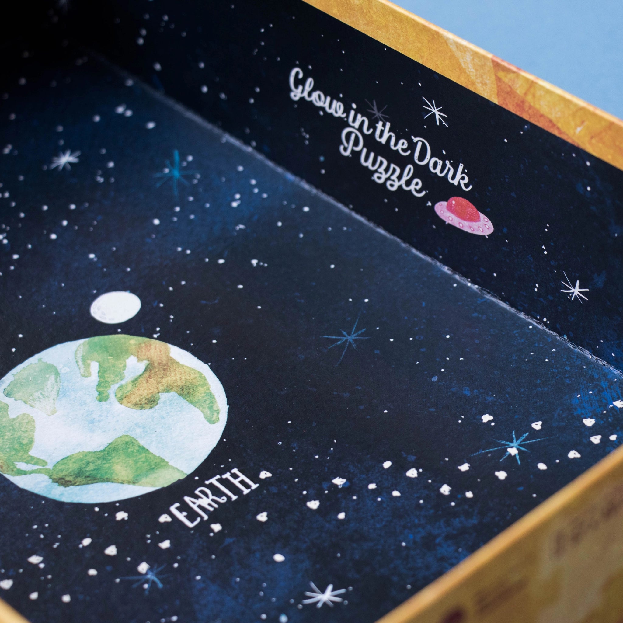 Puzzle: Discover the planets - 200-teiliges Puzzle mit Erdmotiv auf FSC-Papier und recyceltem Karton, leuchtet im Dunkeln. Ideal für Kinder ab 6 Jahren, hergestellt in Spanien.