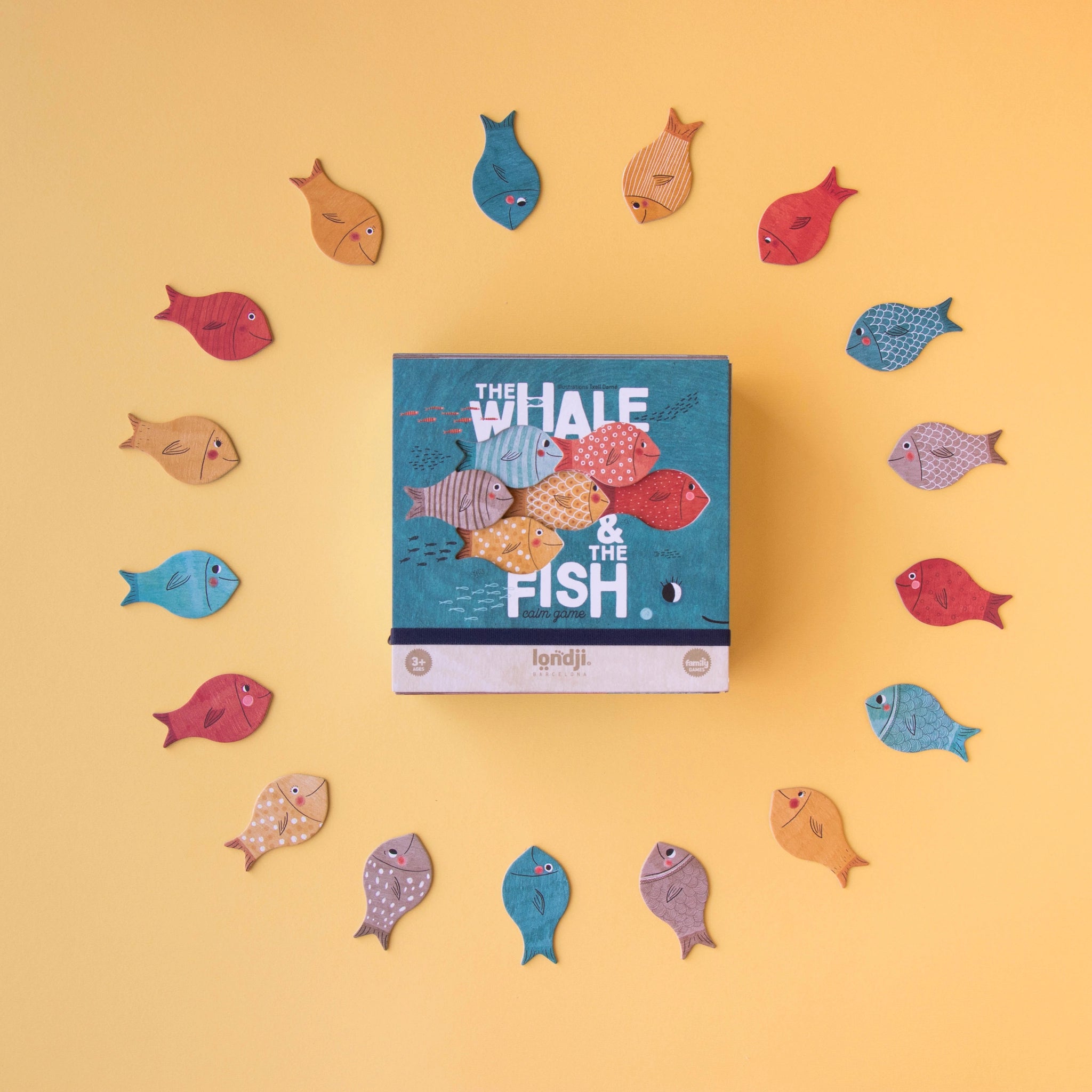 Freies Spiel: The whale and the fish – Kreatives Legespiel mit fischförmigen Objekten aus FSC-Papier und recyceltem Karton. Fördert Fantasie und räumliche Orientierung, ideal für Kinder ab 3 Jahren.