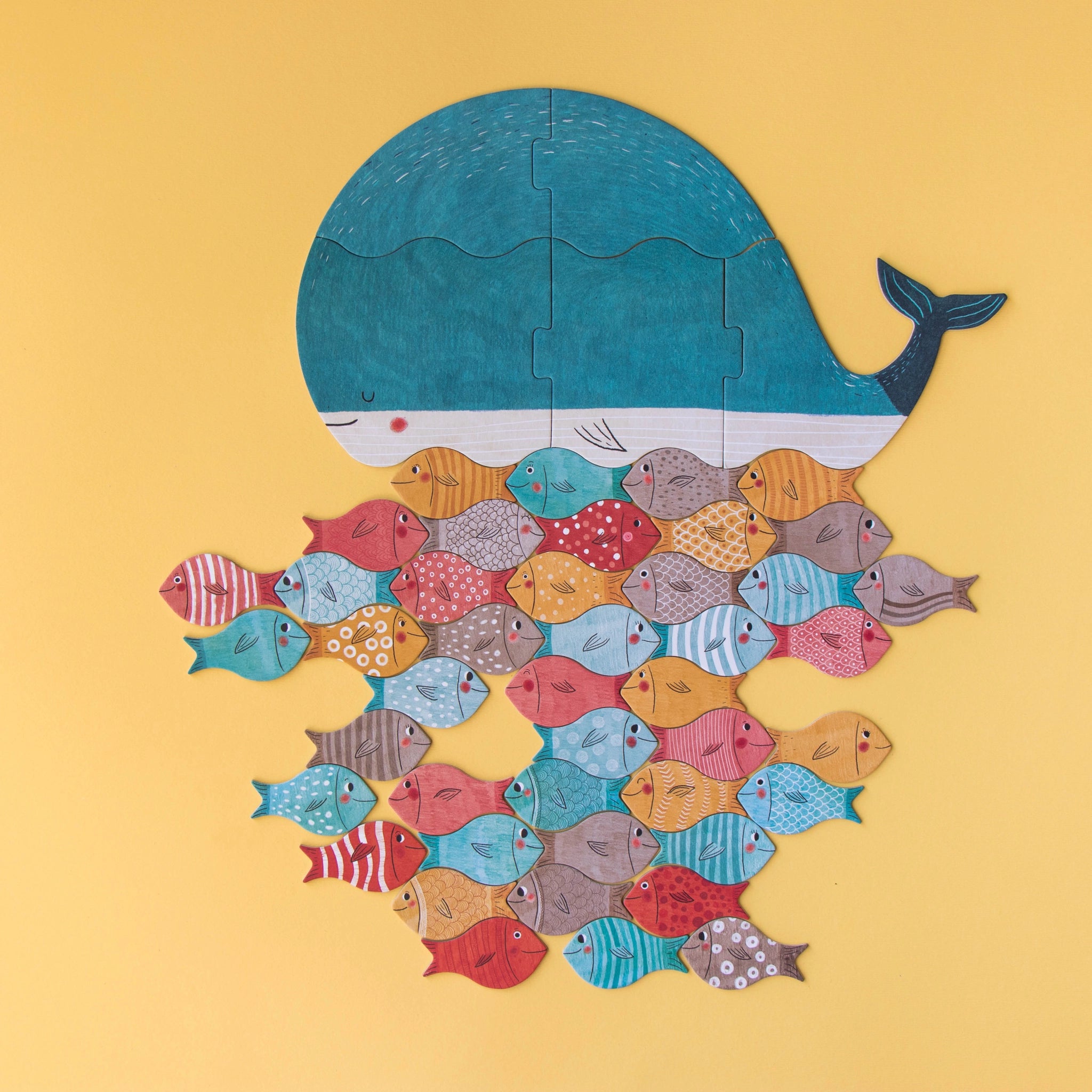 Freies Spiel: The whale and the fish – Ein kreatives Puzzle aus FSC-Papier und recyceltem Karton mit Wal- und Fischmotiven, das Fantasie und räumliche Orientierung fördert, geeignet für Kinder ab 3 Jahren.