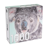 Puzzle: Koala – 1000-teiliges Puzzle mit detailreicher Koala-Illustration von Joana Santamans. Verpackt in einem Karton mit Koala-Bild, hergestellt aus FSC-Papier und recyceltem Karton. Ideal für ältere Kinder und Erwachsene.