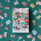 Puzzle & Erzählspiel: Look up, ein 100-teiliges Puzzle aus FSC-Papier mit Tierszenen und Suchkarten, liegt auf einer grünen Fläche. Es fördert Kreativität und Vorstellungskraft. Geeignet für Kinder ab 5 Jahren.