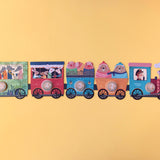 Puzzle: Mein kleiner Zug mit 10 dreiteiligen Waggons, verziert mit Cartoon-Tieren, fördert spielerisch das Zahlenlernen von 1 bis 10. Hergestellt aus FSC-Papier und recyceltem Karton für Kinder ab 2 Jahren.