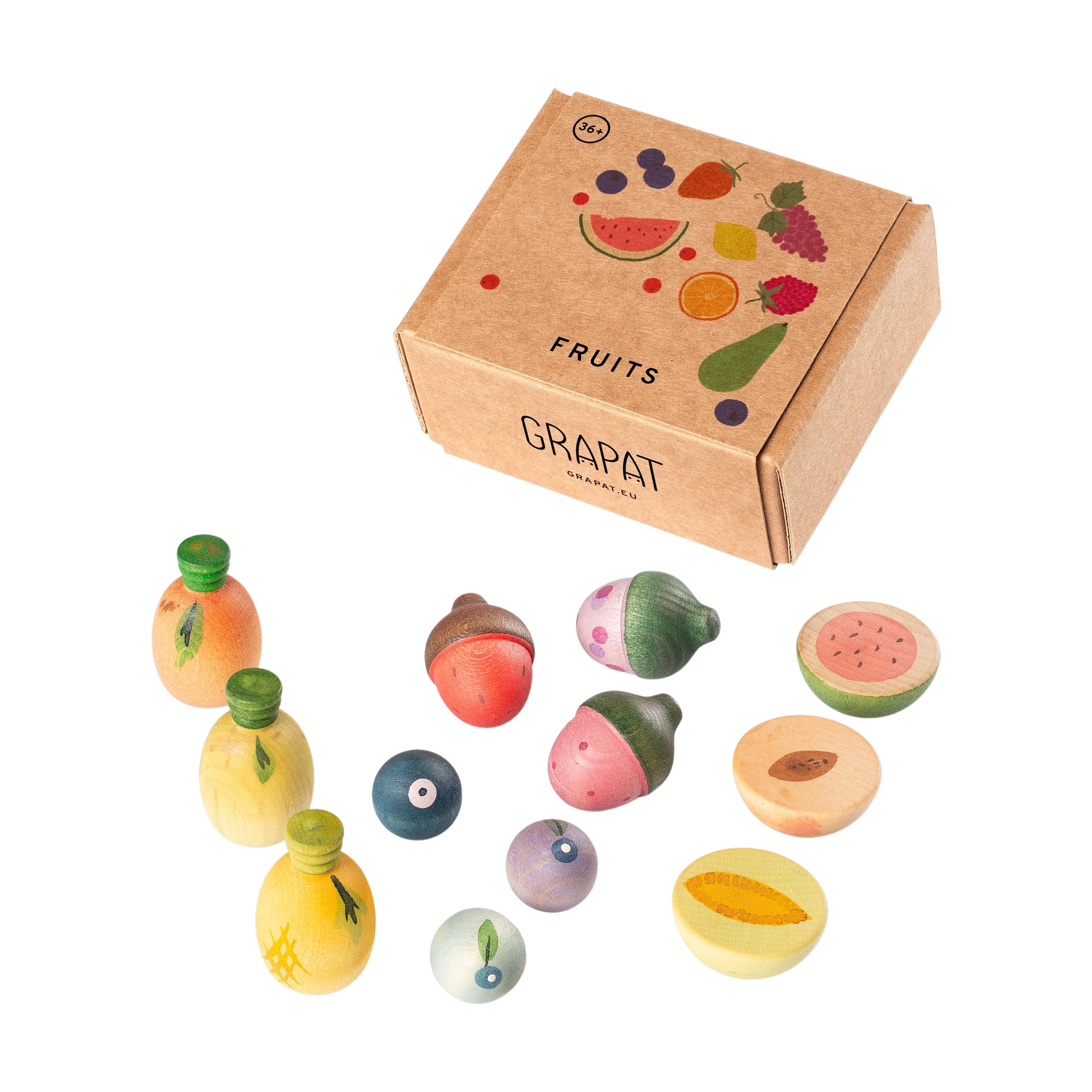 Freies Spiel: Fruits von Grapat, ein handgefertigtes Holzspielset, enthält liebevoll bemalte Fruchtstücke wie Melone, Orange, Birne und mehr in einem Karton mit GRAPAT und FRUITS Aufschrift.
