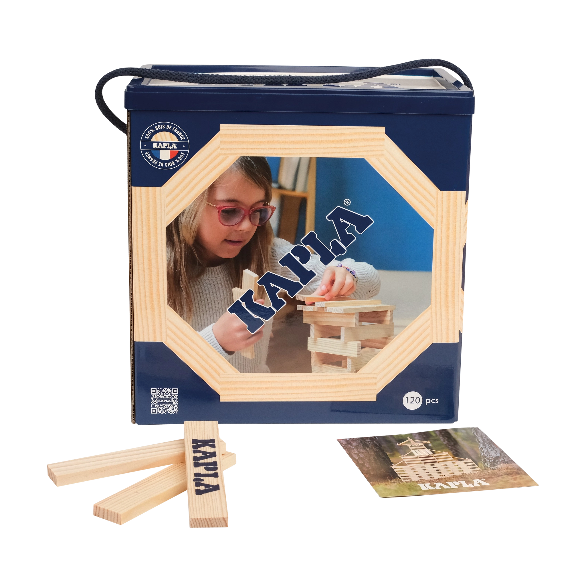 Bausteine: 120er Box mit nachhaltigen KAPLA-Plättchen aus Pinienholz. Enthält ein Anleitungsposter zur Förderung von Kreativität und räumlichem Denken. Enthalten sind 120 Plättchen und ein Inspirationsheft.