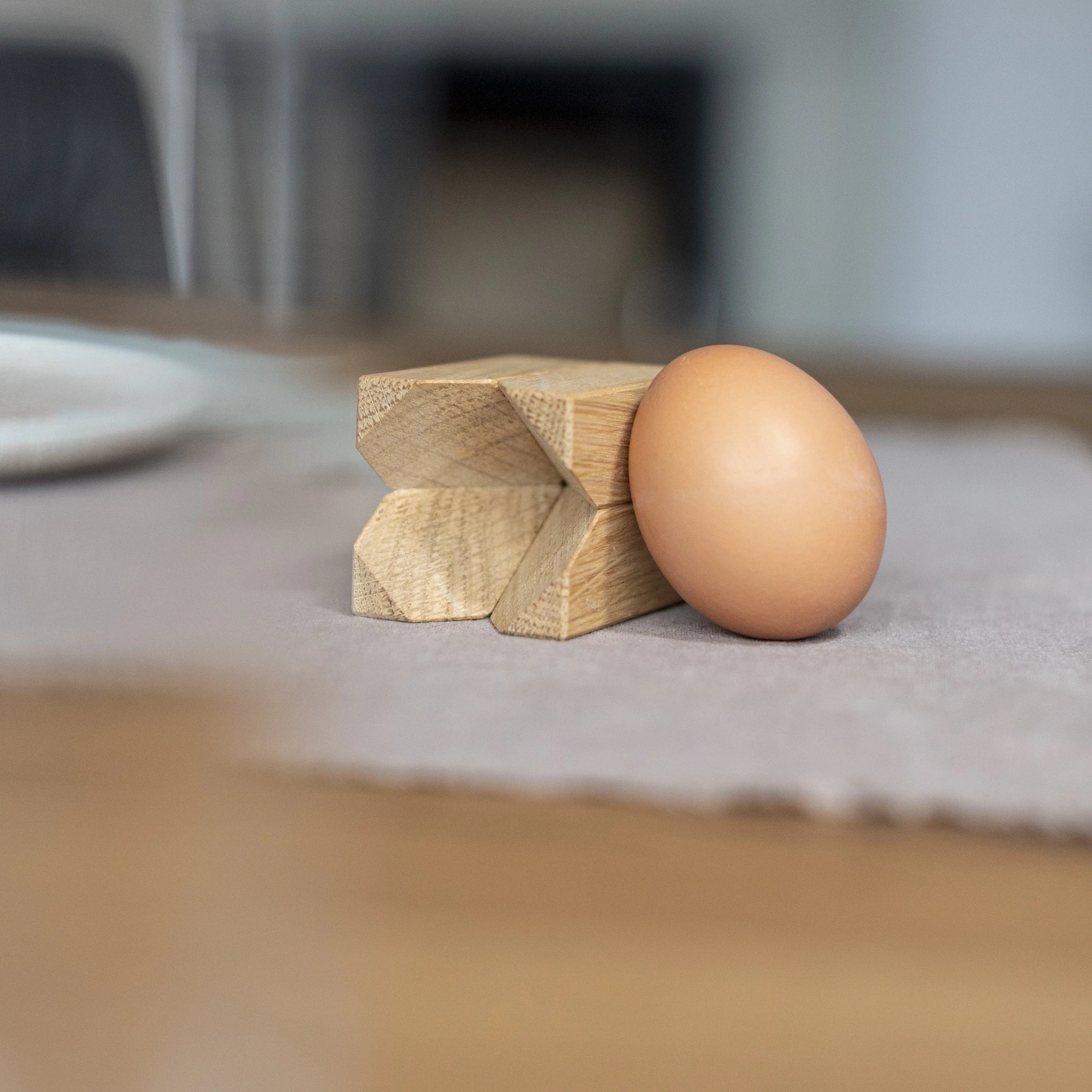 Eierbecher des Sets liegend in Nahansicht