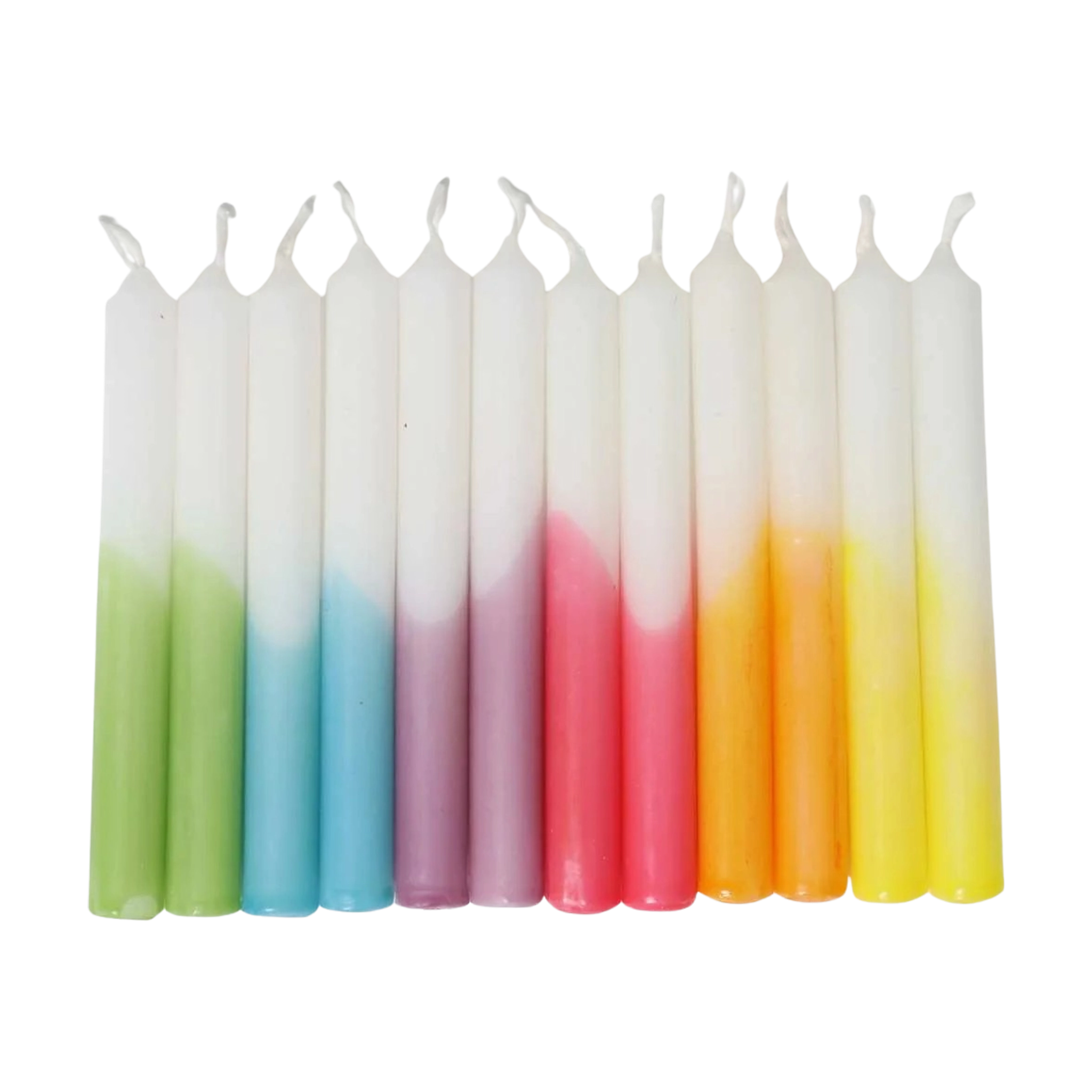Steckfigur: Dip-Dye Regenbogen Festtags-Kerzen, eine Reihe von weißen Tafelkerzen mit farbigen Basen in einem sanften Farbverlauf, ideal zur Dekoration von Festtagstischen, hergestellt in einer deutschen Manufaktur.