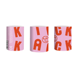 Drei identische Mini-Kaleidoskope aus FSC-Karton mit pinkem KICK-Label und kleinem k/k-Logo, CE-Zeichen und Barcode. Sie verwandeln reale Bilder in kaleidoskopische Muster, liebevoll in Spanien gefertigt.