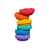 Stapelstein: Mini Regenbogen Classic (6 Steine) zeigt sechs übereinander gestapelte, wellenförmige, ovale Schalen. Die Ästhetik spiegelt das nachhaltige und moderne Design von KLICKKLACK wider.