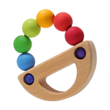 Regenbogen Schiff: Kleines Holzspielzeug aus Ahorn- und Buchenholz mit sechs Regenbogen-Holzkugeln, ideal als Greifling oder Beißring. Fördert Feinmotorik, handgefertigt in einer deutschen Manufaktur.