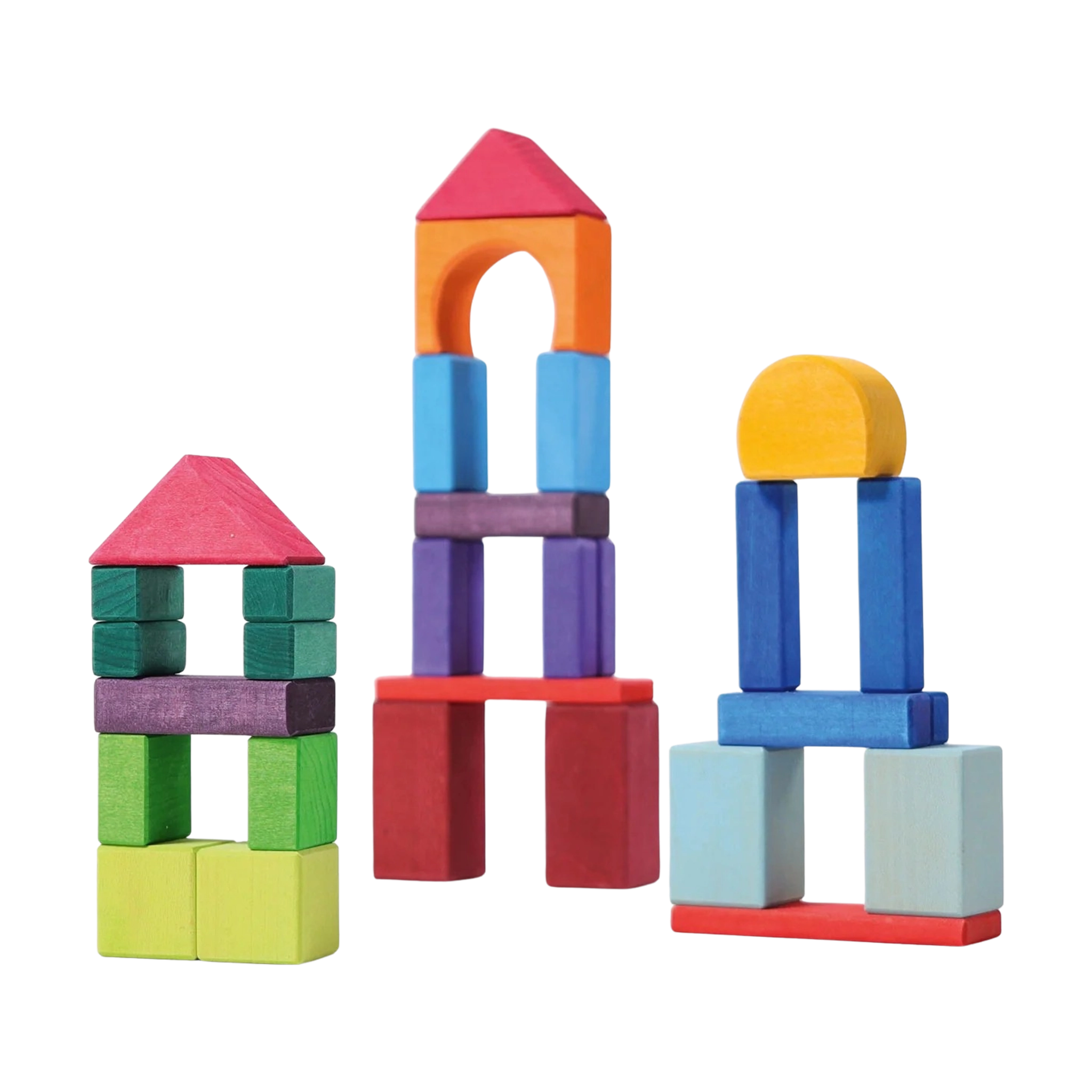 Bausteine: Bunte Geoklötze (30-teilig) zeigen fantasievolle Strukturen aus bunten Holzblöcken, darunter ein zweistöckiges Haus, ein hoher Turm und ein einfaches Bauwerk, ideal für kreative, nachhaltige Bauprojekte.