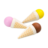 Lebensmittel: Eistüte Erdbeer zeigt eine aus heimischem, farbig lackiertem Buchenholz gefertigte Spielzeugeistüte mit detailliertem Waffelmuster und pinker Kugel für realistisches Rollenspiel, hergestellt in einer deutschen Holzmanufaktur.