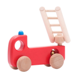 Holzfahrzeug: Feuerwehrauto aus robustem Buchen- und Ahornholz mit schwenkbarer Leiter und Glocke, auf natürlichen Holzrädern. Handgefertigt in Polen, verkörpert es nachhaltige Ästhetik und Design von KLICKKLACK.