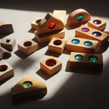 Mini-Mixed-Bauteile als kleine freie Komposition.