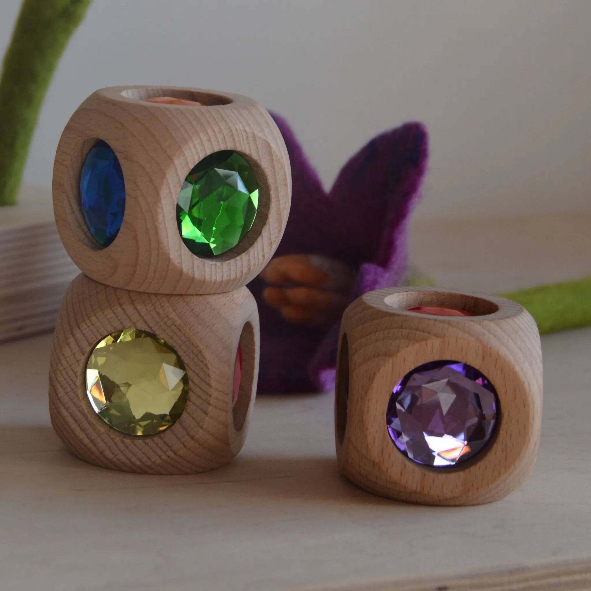 Bauspiel-Zauberwürfel in einer gemeinsamen Spielszene.