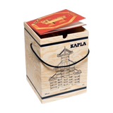 Bausteine: 280er Kasten, eine hochwertige Holzkiste mit Seilgriff, enthält 280 naturfarbene Kapla-Plättchen und ein rotes Kunstbuch. Perfekt für kreative Baumeister:innen, ideal für nachhaltiges, spielerisches Lernen.