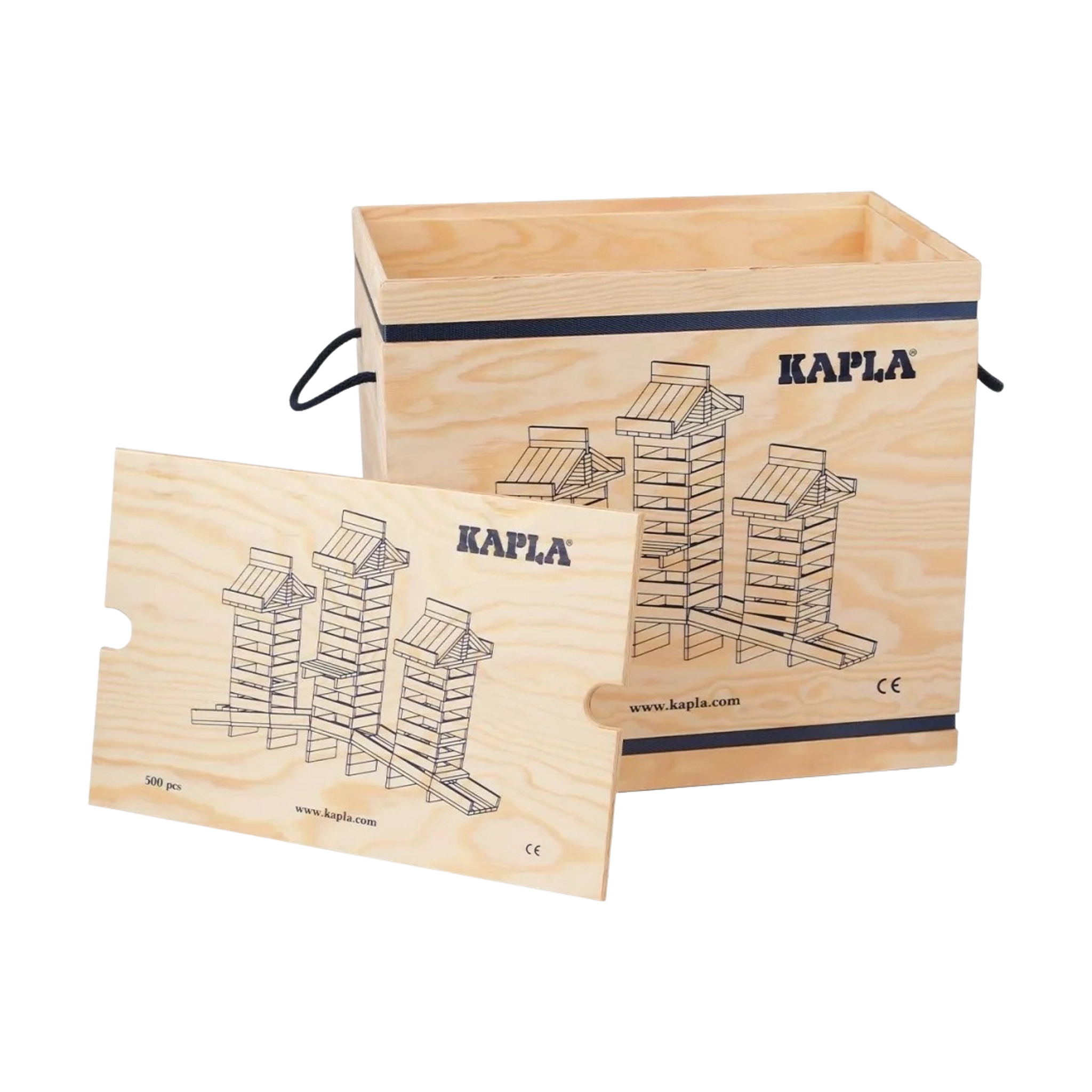 Bausteine: 500er Kiste zeigt eine hochwertige Holzkiste von KAPLA, gefüllt mit 500 nachhaltigen Pinienholzplättchen. Die Kiste hat inspirierende Zeichnungen, ideal für kreatives Bauen und Denken, gefördert durch KLICKKLACK.